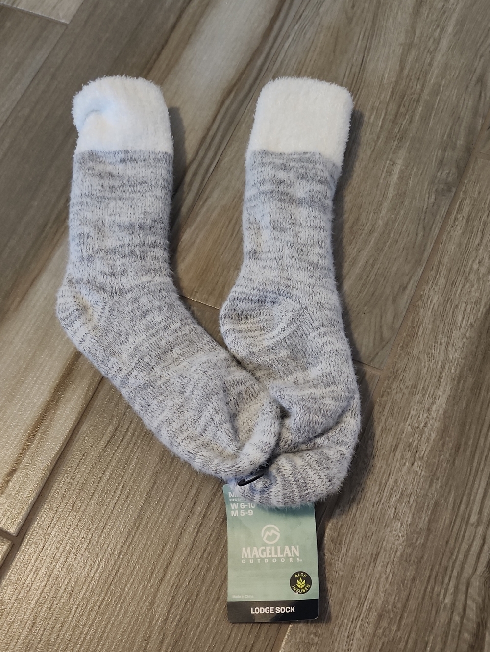 NWT Magellan Unisex Lodge Socks